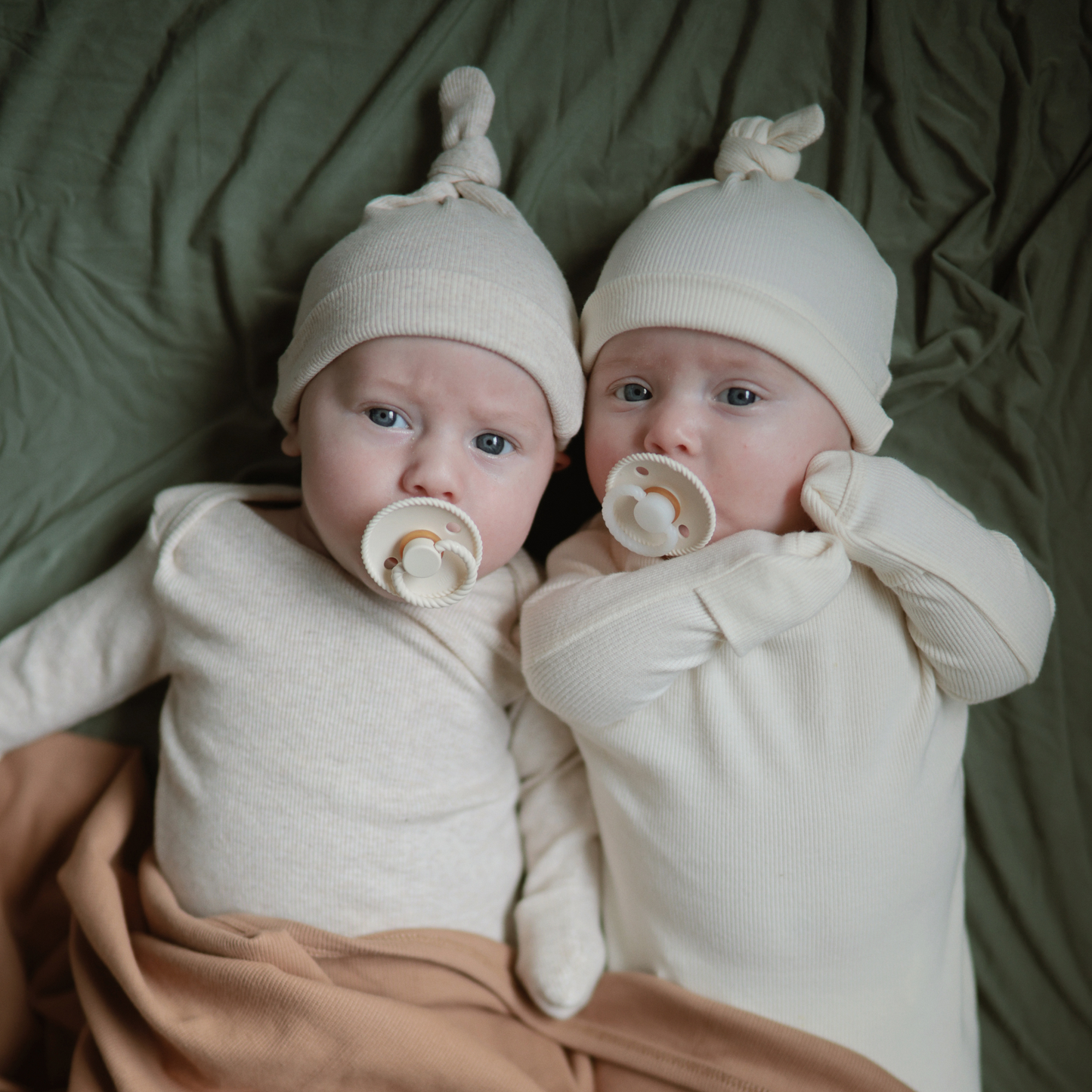 Conjunto de Mameluco y Gorro de Bebe - MSH - Marfil