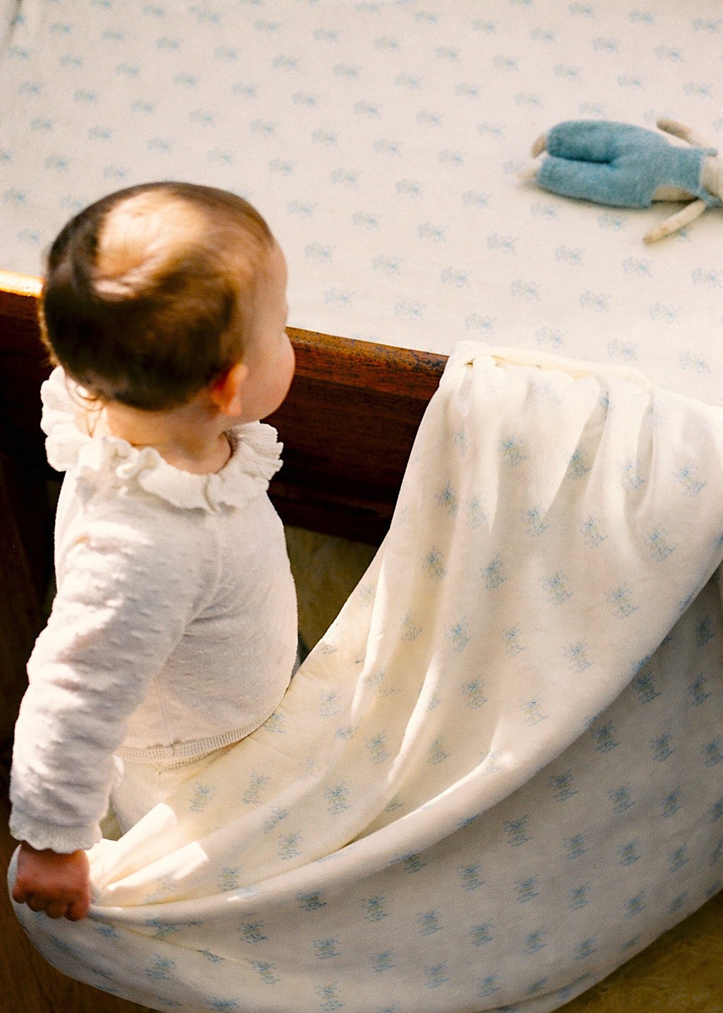 Cobija Cuddle de Jersey y Plush - Lily of the Valley