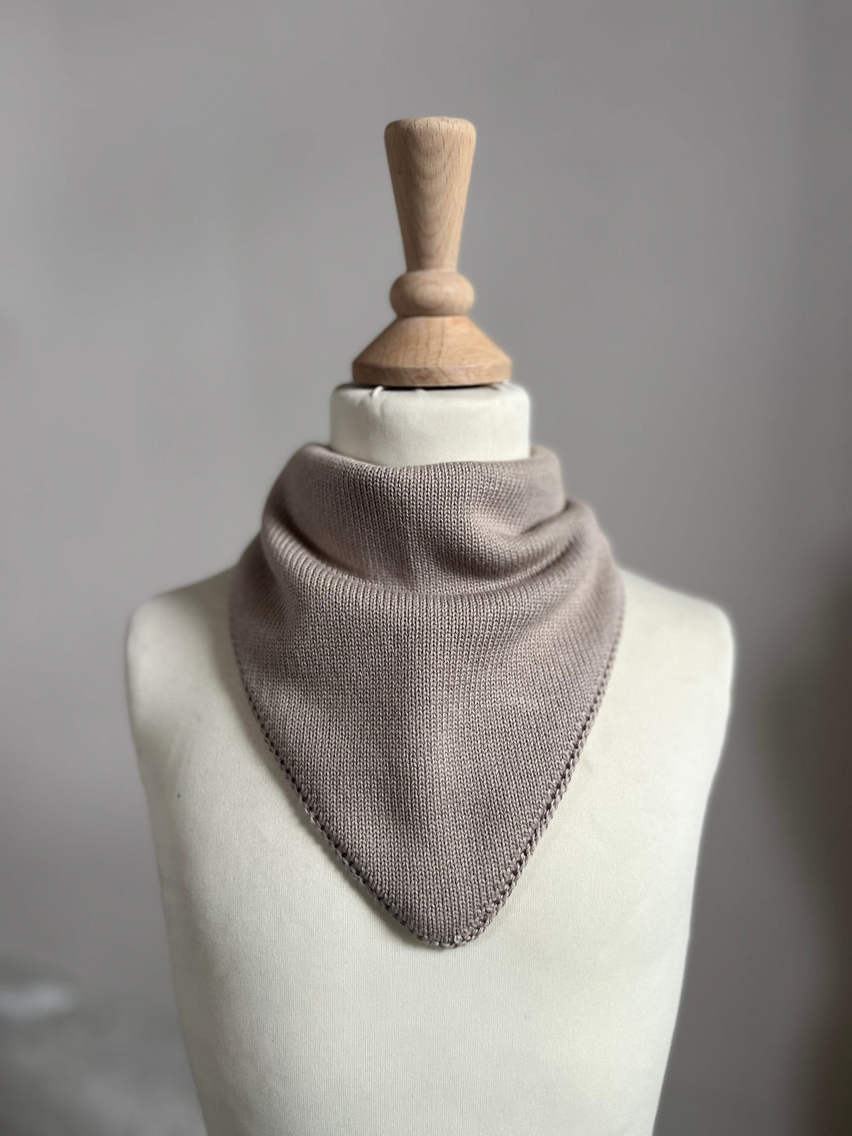 Babero Leo Pine Cone - Beige