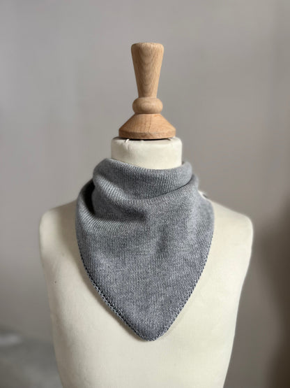 Babero Leo Pine Cone - Grey Melange
