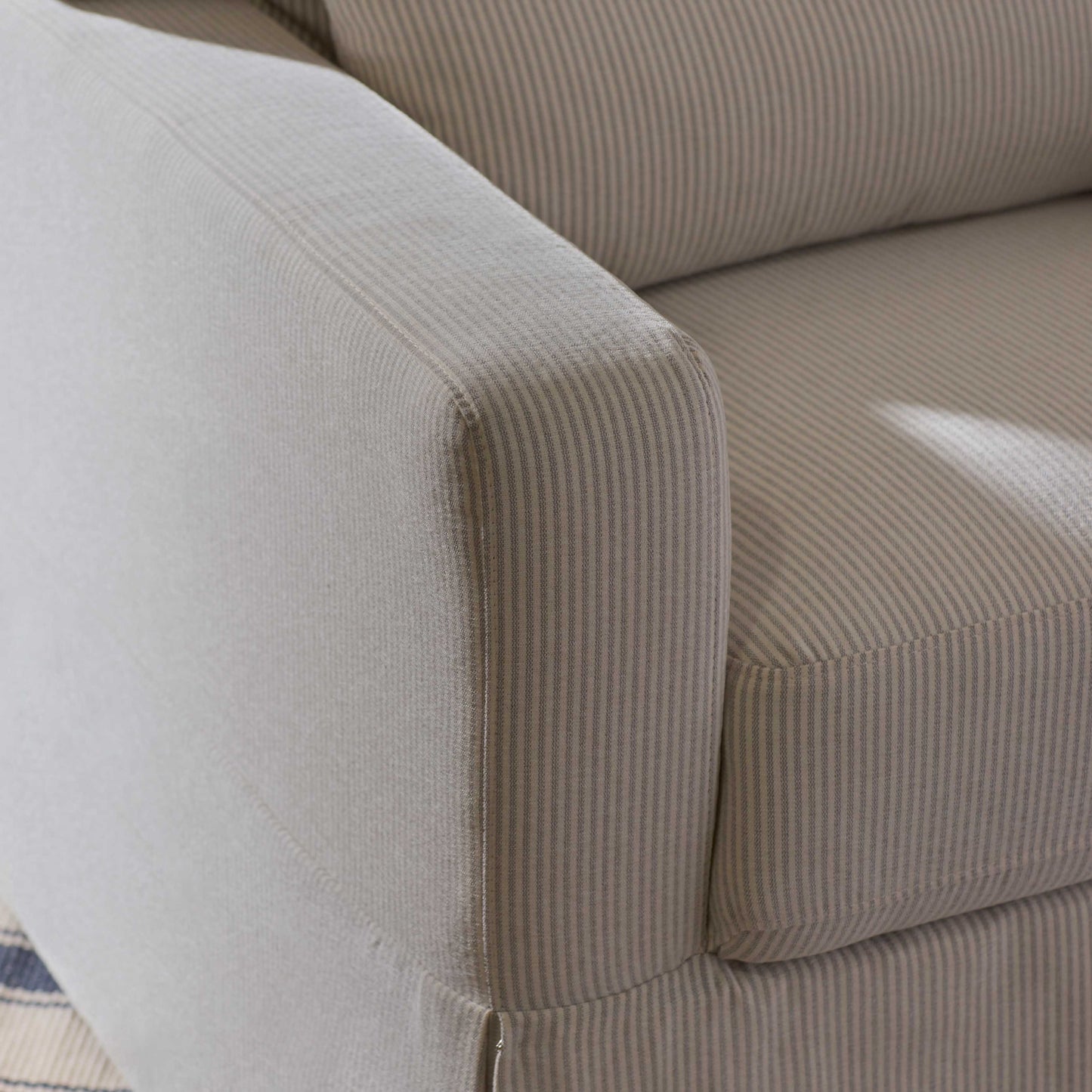 Sillón Mecedora Olivia - Fog Chatham Stripe