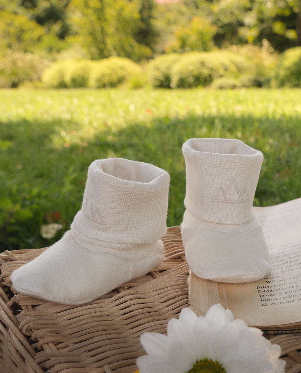 Baby Booties - NB - Snow White