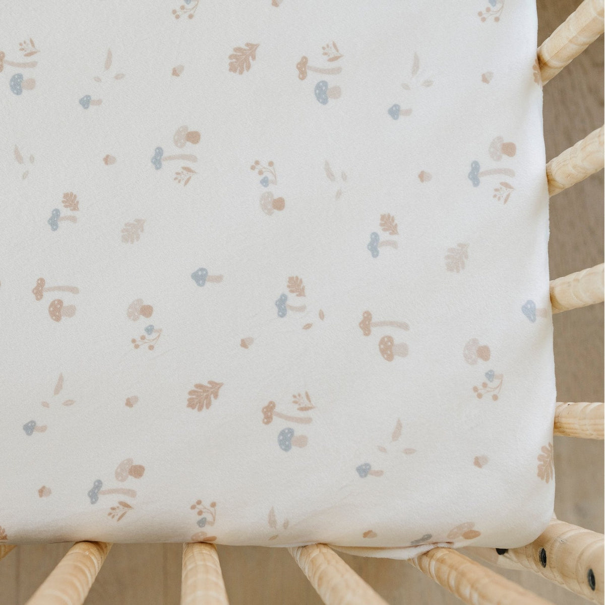 Sábana de Cuna - Minky Stretch Luxe - Mushroom