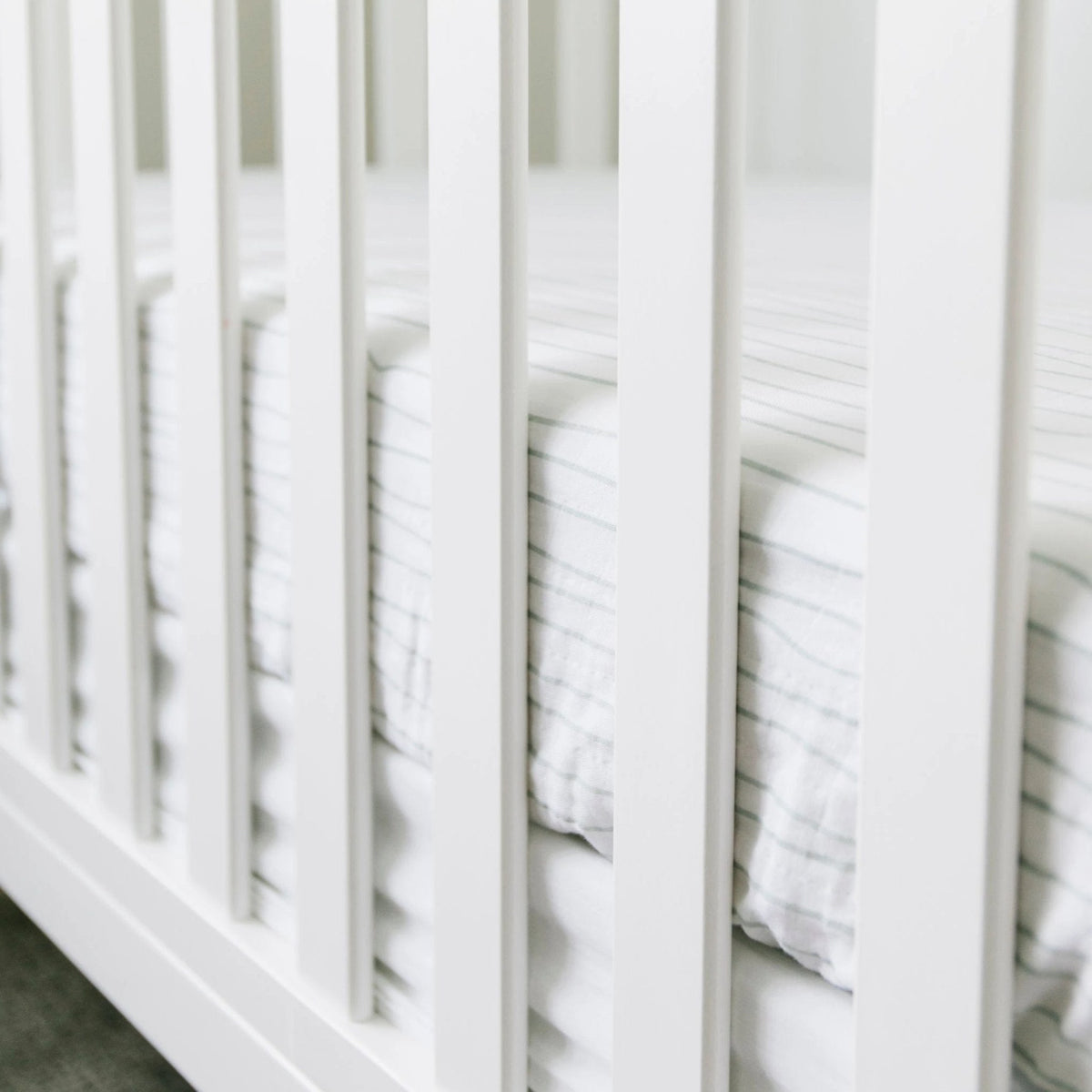 Sábana de Cuna - Cotton Muslin - Breezy Stripe